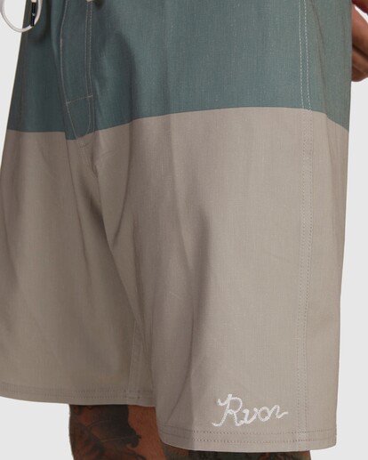2 Division Boardshorts Multicolor UVYBS00125 RVCA
