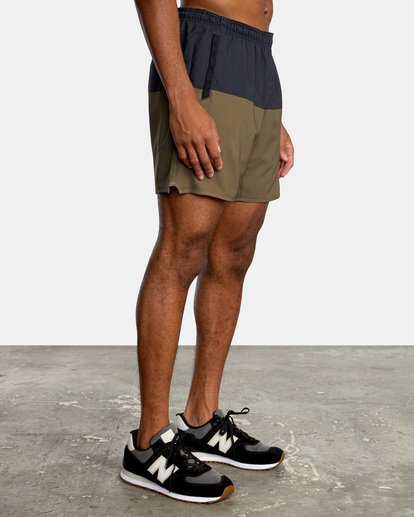 7 Yogger Stretch Elastic Waist Shorts 17" Brown V201TRYS RVCA