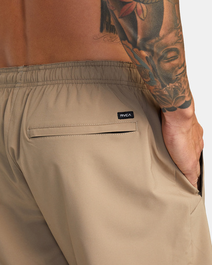 7 Yogger Stretch Elastic Waist Shorts 17" Grey V201TRYS RVCA