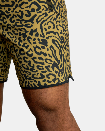 4 Yogger Stretch Elastic Waist Shorts 17" Green V201TRYS RVCA