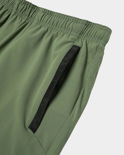 10 Yogger Stretch Elastic Waist Shorts 17" Green V201TRYS RVCA
