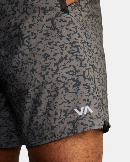 3 Yogger Stretch Elastic Waist Shorts 17" Green V201TRYS RVCA
