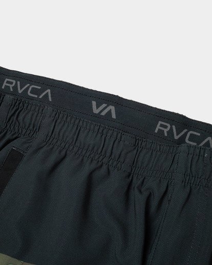 12 Yogger Stretch Elastic Waist Shorts 17" Black V201TRYS RVCA