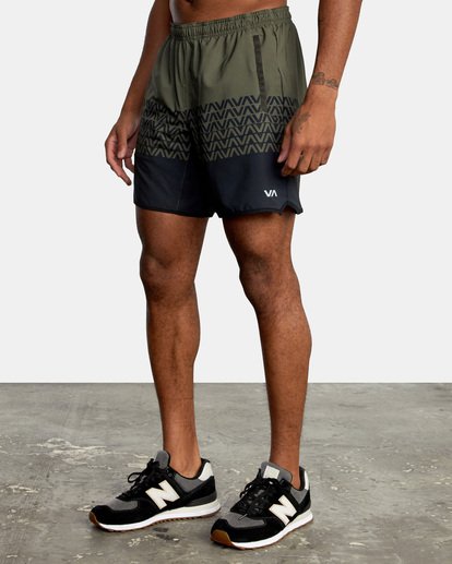 5 Yogger Stretch Elastic Waist Shorts 17" Black V201TRYS RVCA