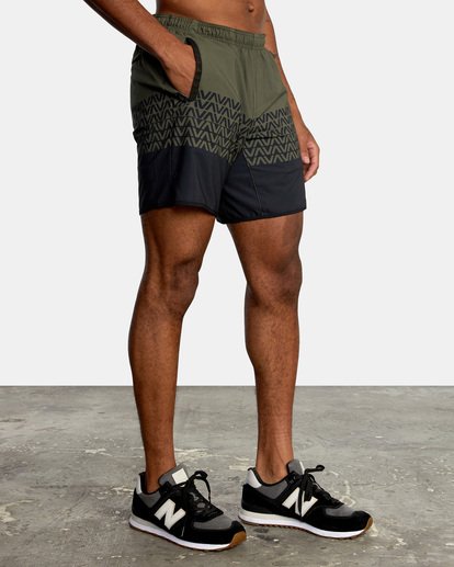 7 Yogger Stretch Elastic Waist Shorts 17" Black V201TRYS RVCA