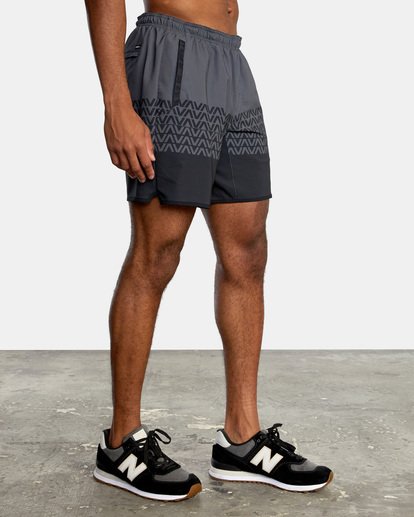 7 Yogger Stretch Elastic Waist Shorts 17" Black V201TRYS RVCA