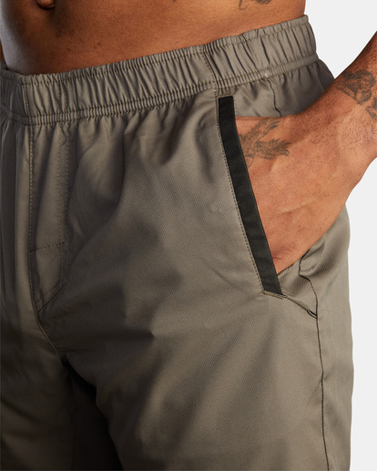 6 Yogger IV Elastic Waist Shorts 17" Multicolor V2091YGR RVCA