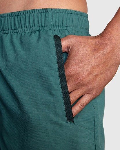 9 YOGGER IV ATHLETIC SHORTS 17" Green V2091YGR RVCA