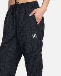 3 THUG ROSE TRACK TECHNICAL JOGGERS Black AVJNP00240 RVCA