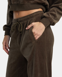 2 Seniesa Estrada Ring - Joggers for Women Black AVJNP00255 RVCA