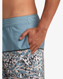 6 County Boardshorts 18" Grey AVYBS00120 RVCA