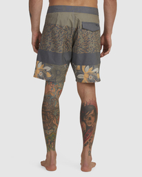 2 Patchwork Boardshorts 18" Green AVYBS00182 RVCA