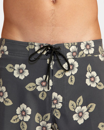 3 VA Pigment Print Boardshorts 18" Black AVYBS00206 RVCA