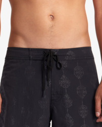 8 Mister Cartoon Smile Boardshorts 18" Black AVYBS00254 RVCA