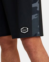 7 Apex Boardshorts 19" Black AVYBS00259 RVCA