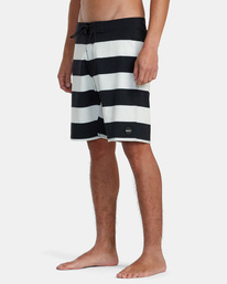 3 VA Boardshorts 19" Black AVYBS00329 RVCA