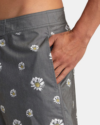 3 Freeport Boardshorts  16" Black AVYBS00331 RVCA