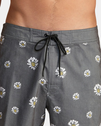 9 Freeport Boardshorts  16" Black AVYBS00331 RVCA