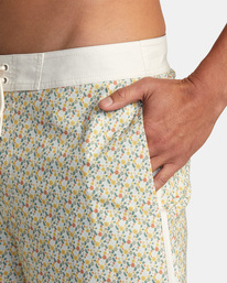 3 Freeport Boardshorts  16" White AVYBS00331 RVCA