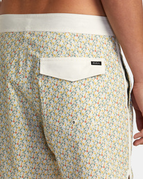 7 Freeport Boardshorts  16" White AVYBS00331 RVCA