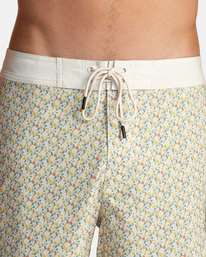 9 Freeport Boardshorts  16" White AVYBS00331 RVCA