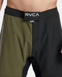 3 Fight Scrapper Elastic Walkshorts 15" Brown AVYWS00174 RVCA