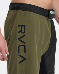 8 Fight Scrapper Elastic Walkshorts 15" Brown AVYWS00174 RVCA