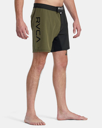 6 Fight Scrapper Elastic Walkshorts 15" Brown AVYWS00174 RVCA