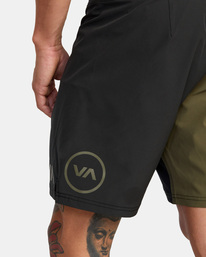 9 Fight Scrapper Elastic Waist Walkshorts 15" Green AVYWS00174 RVCA
