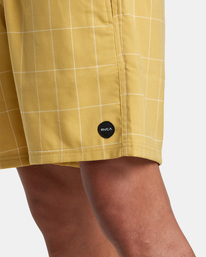 3 Escape Suiting Elastic Walkshorts 17" Yellow AVYWS00197 RVCA