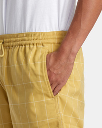 8 Escape Suiting Elastic Walkshorts 17" Yellow AVYWS00197 RVCA