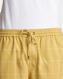 9 Escape Suiting Elastic Walkshorts 17" Yellow AVYWS00197 RVCA