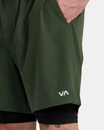 8 Yogger Train 2-In-1 Elastic Waist Workout Shorts 17" Brown AVYWS00229 RVCA