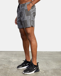 4 VA Sport | Yogger Hybrid Athletic Shorts 17" Black D4WKMERVS2 RVCA