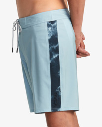 3 Apex Boardshorts 18" Blue M1042RLT RVCA