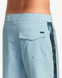 7 Apex Boardshorts 18" Blue M1042RLT RVCA