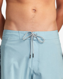 8 Apex Boardshorts 18" Blue M1042RLT RVCA