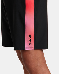 2 Apex Boardshorts 18" Black M1042RLT RVCA