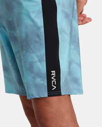 3 Apex Boardshorts 18" Blue M1042RLT RVCA