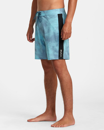 4 Apex Boardshorts 18" Blue M1042RLT RVCA