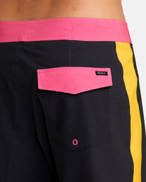 7 Apex Boardshorts 18" Black M1042RLT RVCA