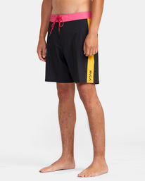 4 Apex Boardshorts 18" Black M1042RLT RVCA