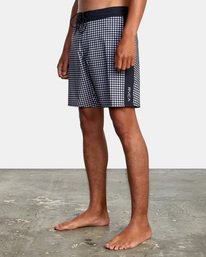 4 Apex Boardshorts 18" Black M1042RLT RVCA