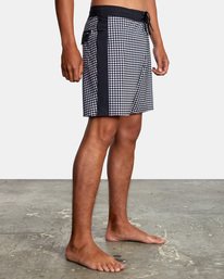 6 Apex Boardshorts 18" Black M1042RLT RVCA
