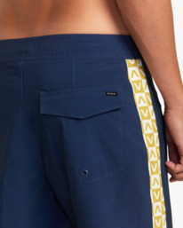 9 Apex Boardshorts 18" Blue M1042RLT RVCA