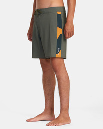 4 Apex Boardshorts 18" Red M1042RLT RVCA
