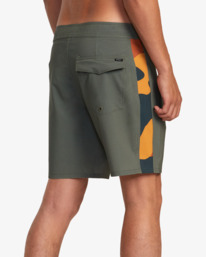 5 Apex Boardshorts 18" Red M1042RLT RVCA