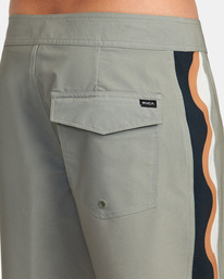 7 Apex Boardshorts 18" Beige M1042RLT RVCA