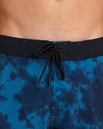 8 Apex Boardshorts 18" Blue M1042RLT RVCA