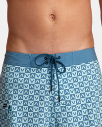 8 Restless Boardshorts 17" Blue M10625RT RVCA